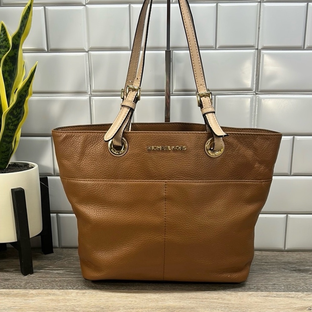 Michael Kors Bedford Medium Pebbled Acorn Colored Tote! Preowned!!